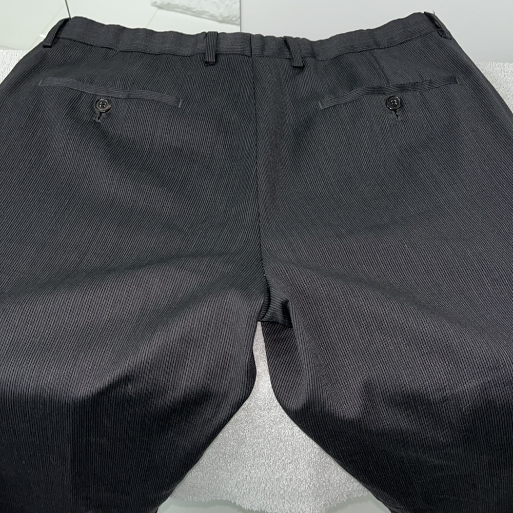 Hugo Boss Dress Pants, Charcoal. VGUC. 100% Virgin Wool waist 32” inseam 31” - Picture 10 of 16